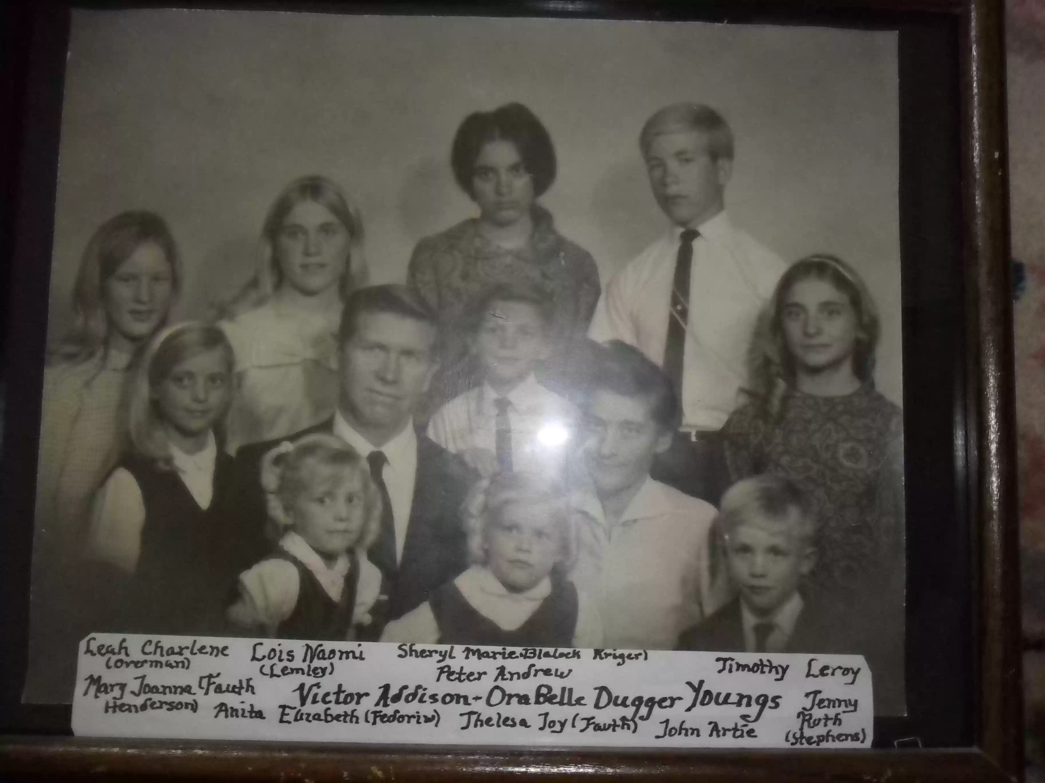 SAM_0503-Lois' parents (Victor Addison and Orabelle Dugger Youngs) and siblings. Front row-Anita, Thelesa (Lesa), John. Middle row - Joanna, Victor